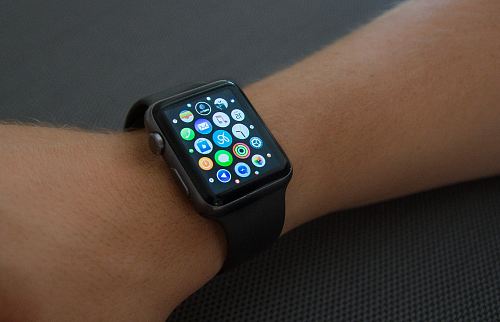 black aluminum case Apple Watch
